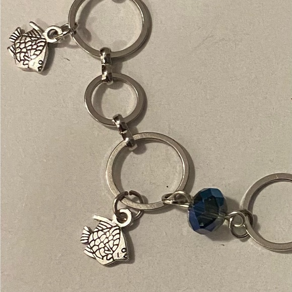 NEW Summer theme fish charm bracelet - Picture 2 of 2
